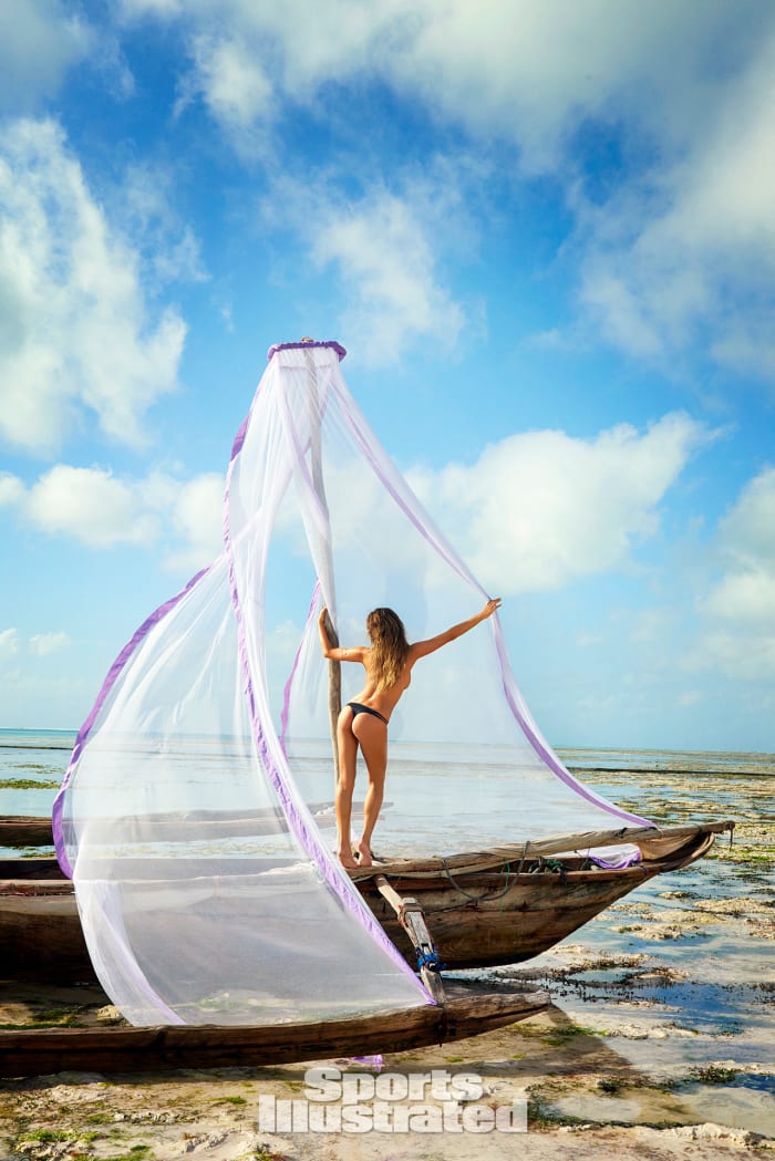 Chrissy Teigen 2016 web X159762_TK2_00702-rawWMFinal1920.jpg